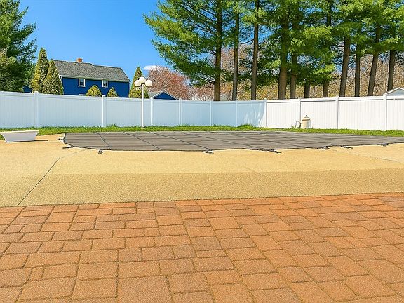 4th image of 109 Partridge Cir