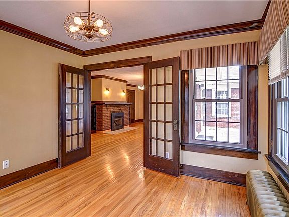 4th image of 155 N Woodlawn Ave