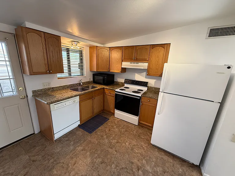 1603 N Park Ave — Photo 8