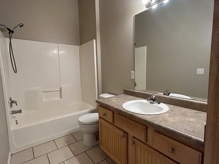 3947 S Timbercreek Ave — Photo 6