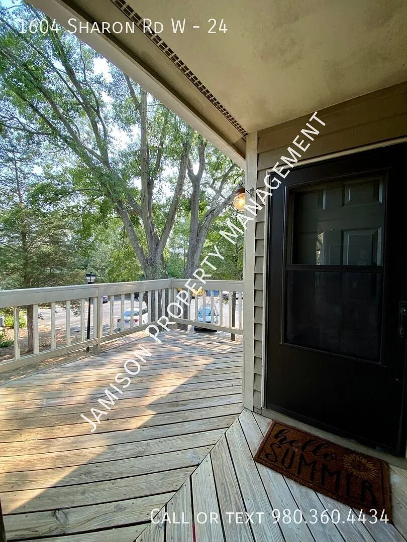 1604 Sharon Rd W — Photo 2