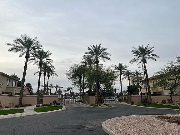 3rd image of 1961 W Olive Way