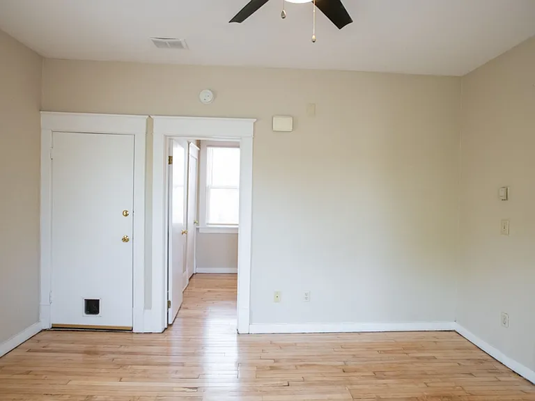 $1075 1 BA, 1 BA With Back Porch - Riverwest - 829 E Clarke — Photo 21