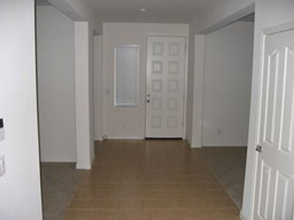 4th image of 48 E Heritage Dr