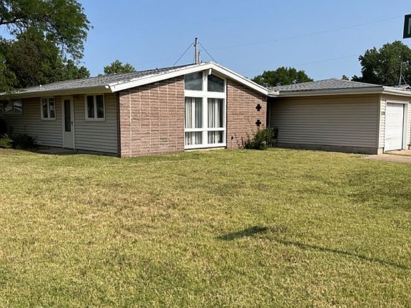 2nd image of 1320 Crescent Dr