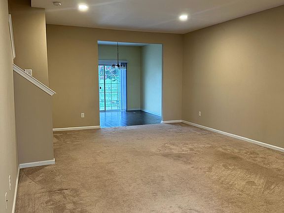 5th image of 913 Lansdowne Rd