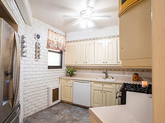 5th image of 325 King St APT 1D