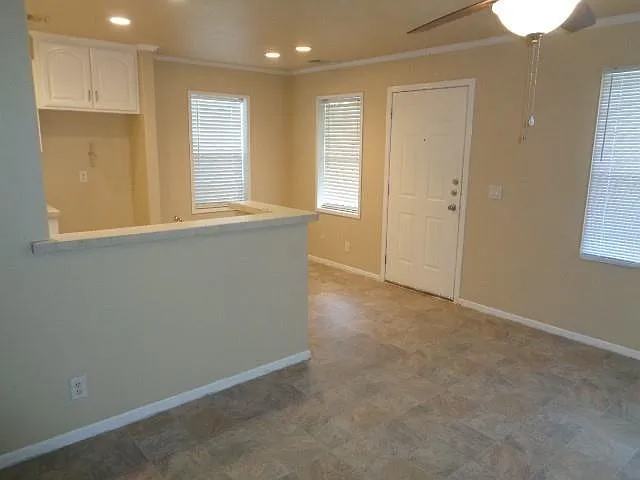 10002 Sugarvine Ln — Photo 2