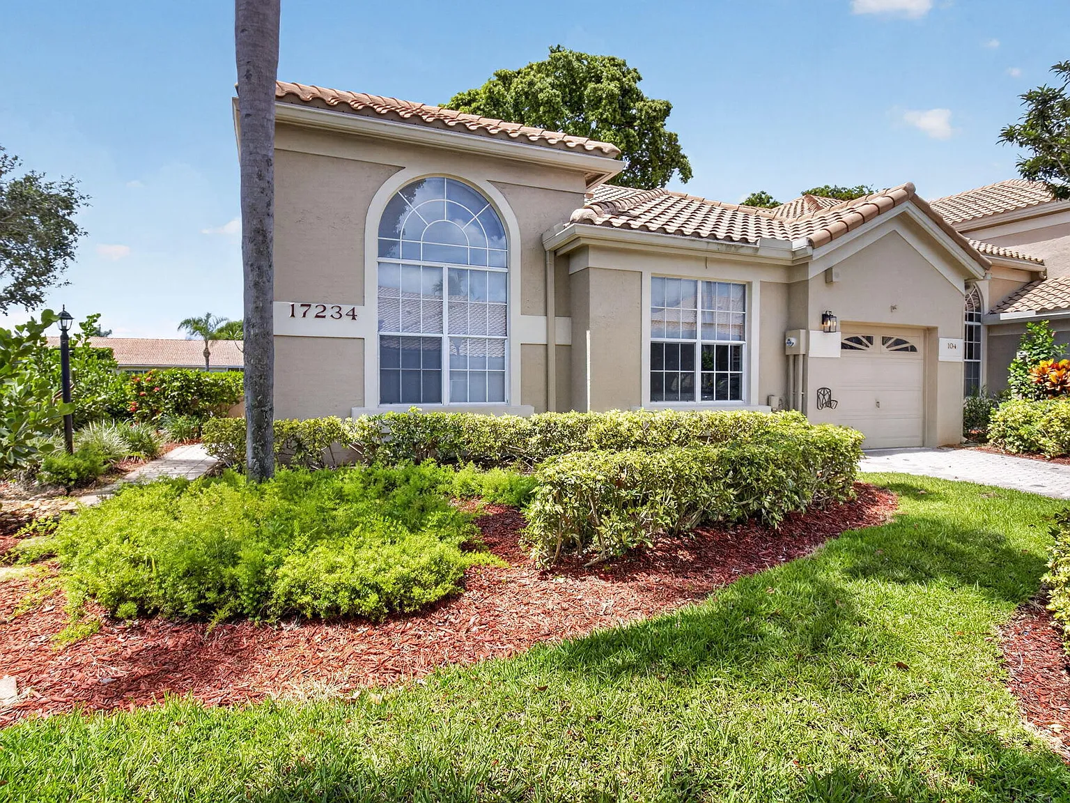 3 bed, 2.5 bath, 1676 sqft, $6,500 — Photo 3