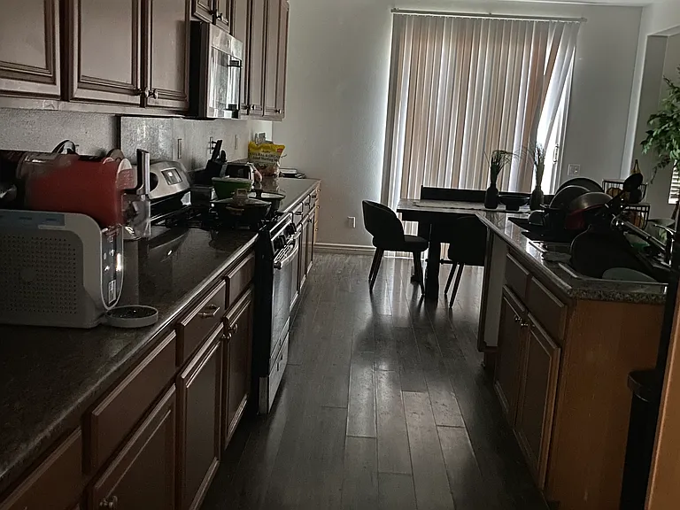 1979 Sugar Maple Ln — Photo 2