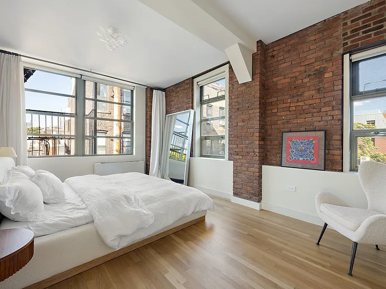 135 W 3rd St #5 — Photo 10