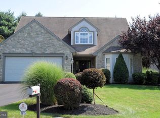 1815 Meadow Ridge Dr, Hummelstown, PA 17036