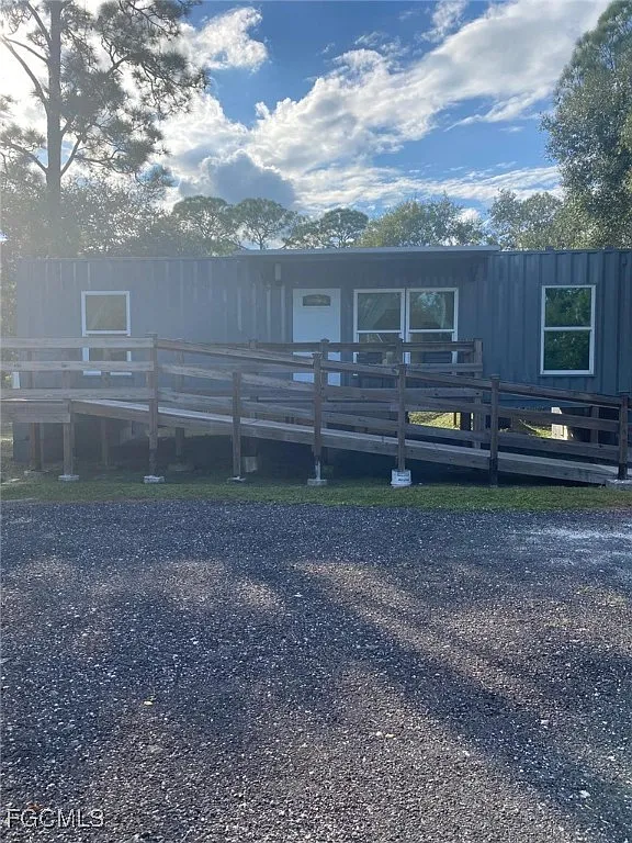 2 bed, 1.0 bath, 640 sqft, $1,800 — Photo 1