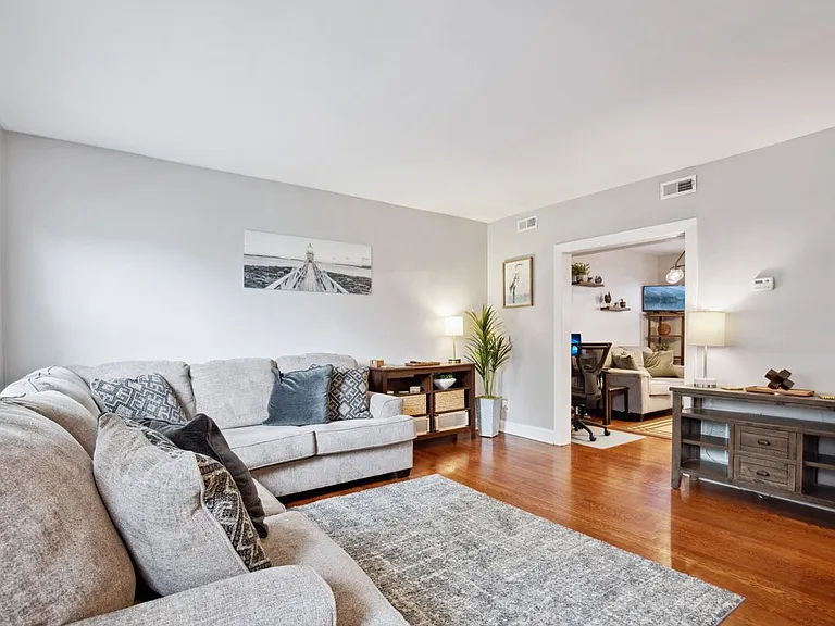 324 Westowne Rd — Photo 3