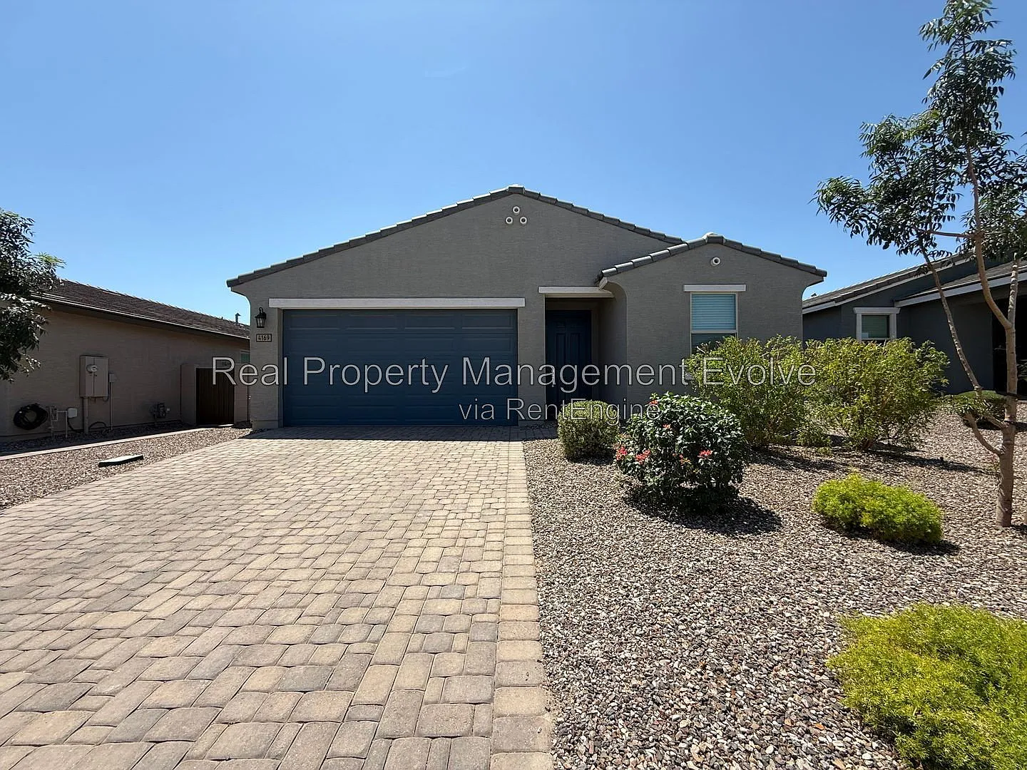 3 bed, 2.0 bath, 1568 sqft, $2,100 — Photo 2