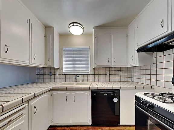 4th image of 2576 Kenney Dr