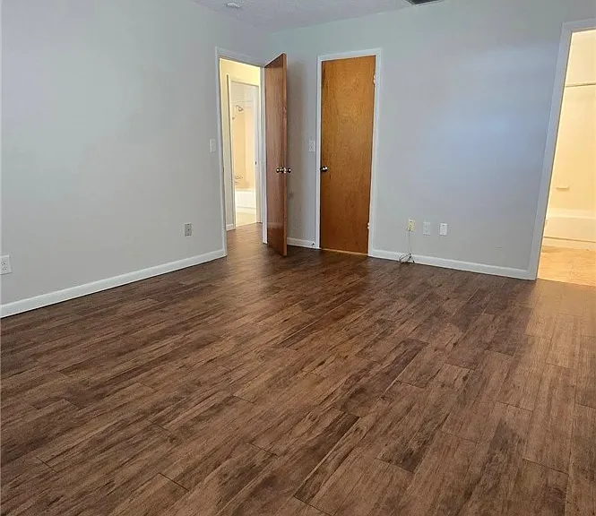 757 Memorial Dr — Photo 9