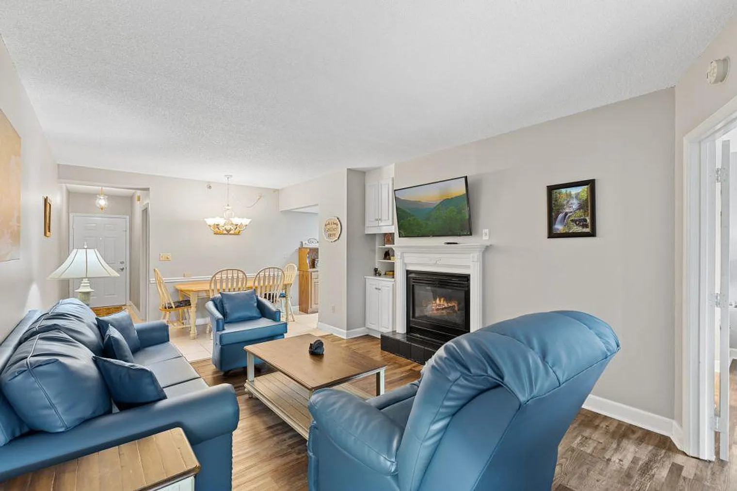 2 bed, 2.0 bath, 1291 sqft, $2,562 — Photo 4