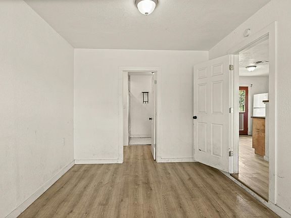 5th image of 646 N Northaven Dr
