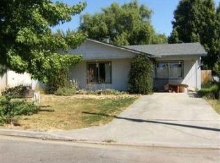 1322 SW Isham St, Grants Pass, OR 97526