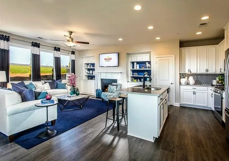120 Addison Way #120 — Photo 2