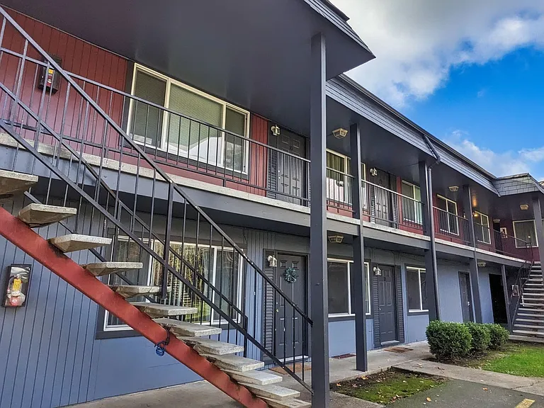 Cully Park Apartments — Photo 9