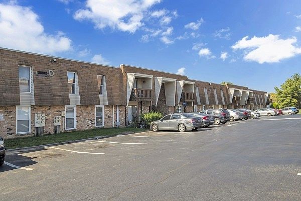 1st image of 370 Wallace Rd APT D18