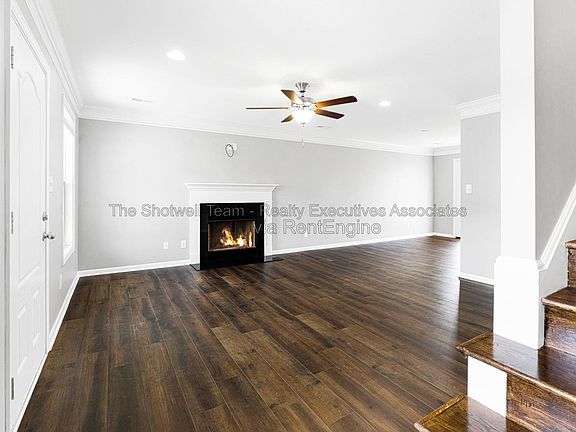 3rd image of 7356 Ladd Rd