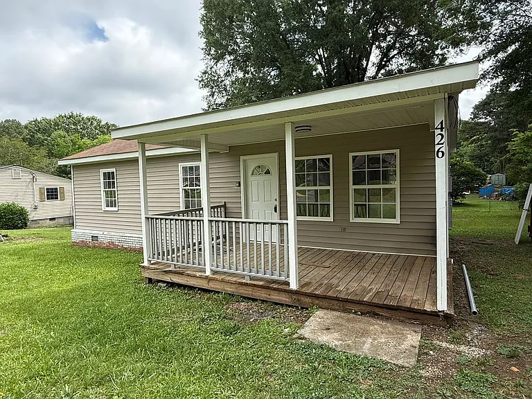 426 Atkins Ave — Photo 2
