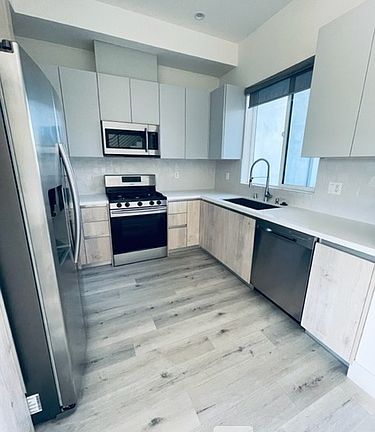 3rd image of 5832 Tujunga Ave #4
