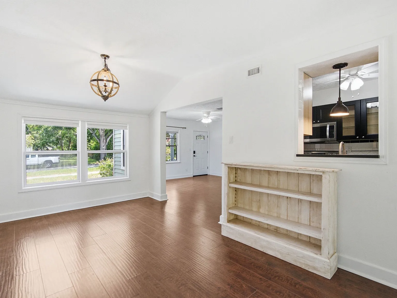 3 bed, 1123 sqft, $2,595 — Photo 4