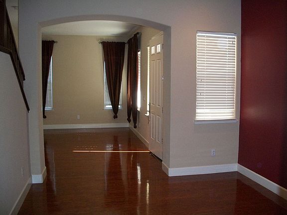 4th image of 1093 D St