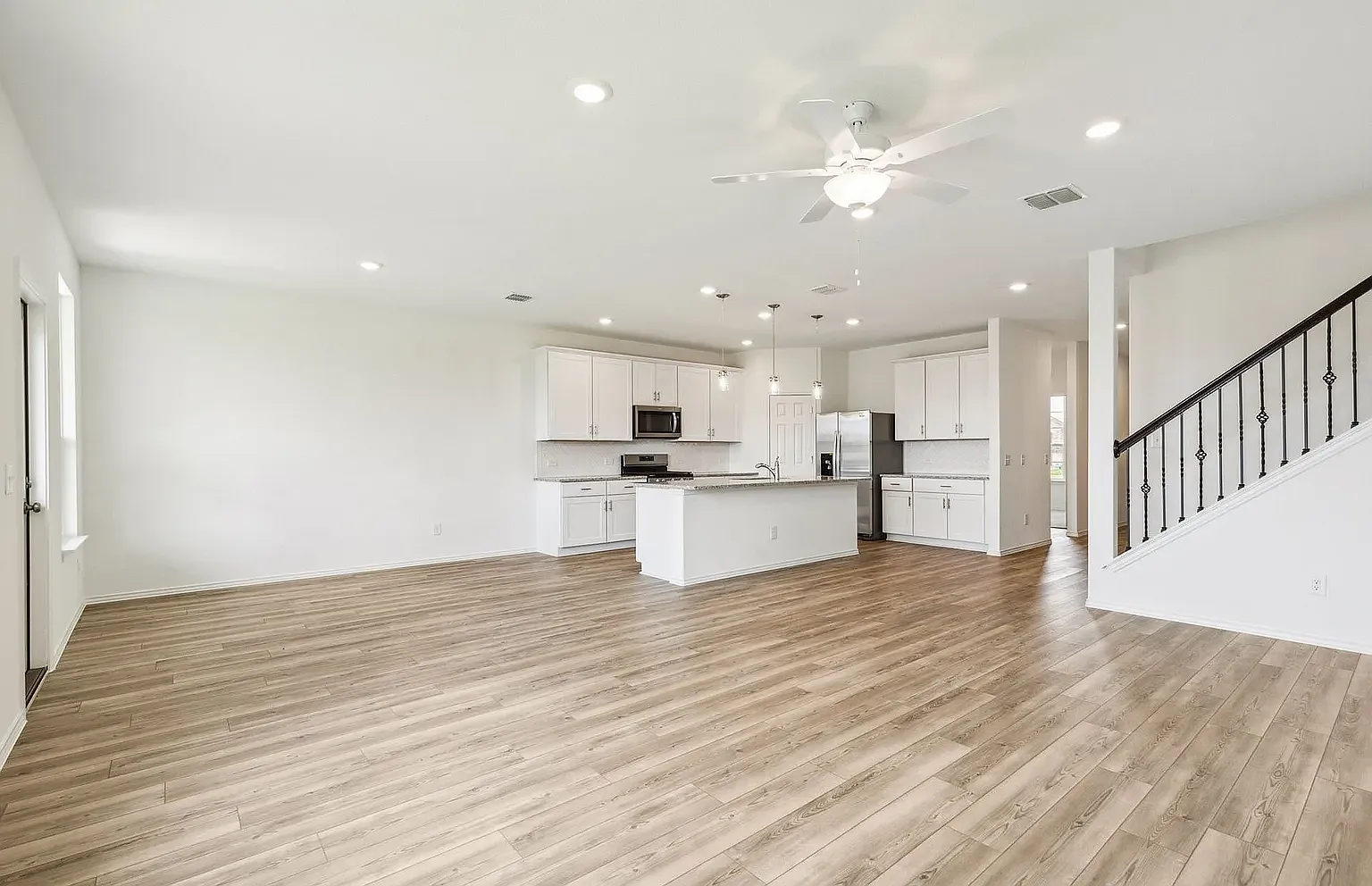 5 bed, 3079 sqft, $2,895 — Photo 4