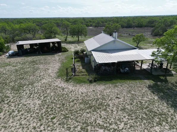 330 County Road 412, Three Rivers, TX 78071