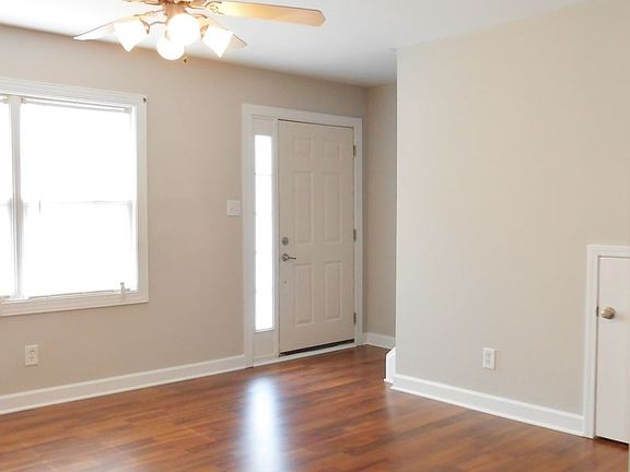 5th image of 210 Emerald Park Ct