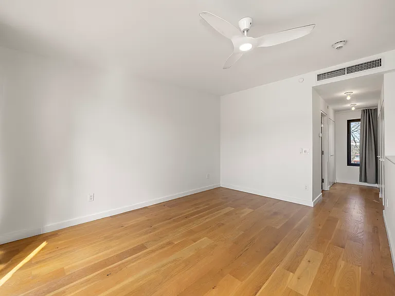 644 Selden St #302 — Photo 16