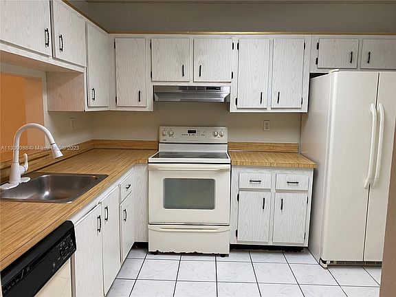 3rd image of 1820 N Lauderdale Ave APT 3201
