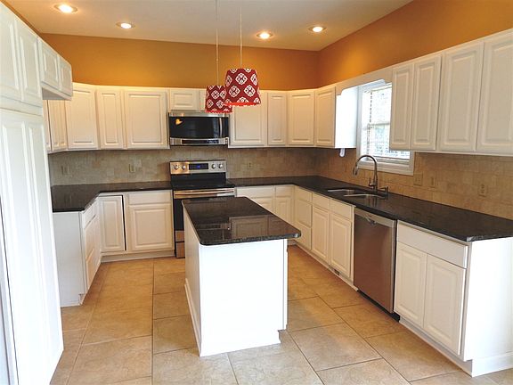 3rd image of 24 Gardens Dr