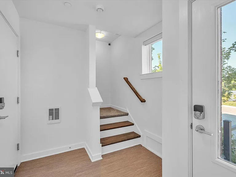 904 Riverplace Dr — Photo 4