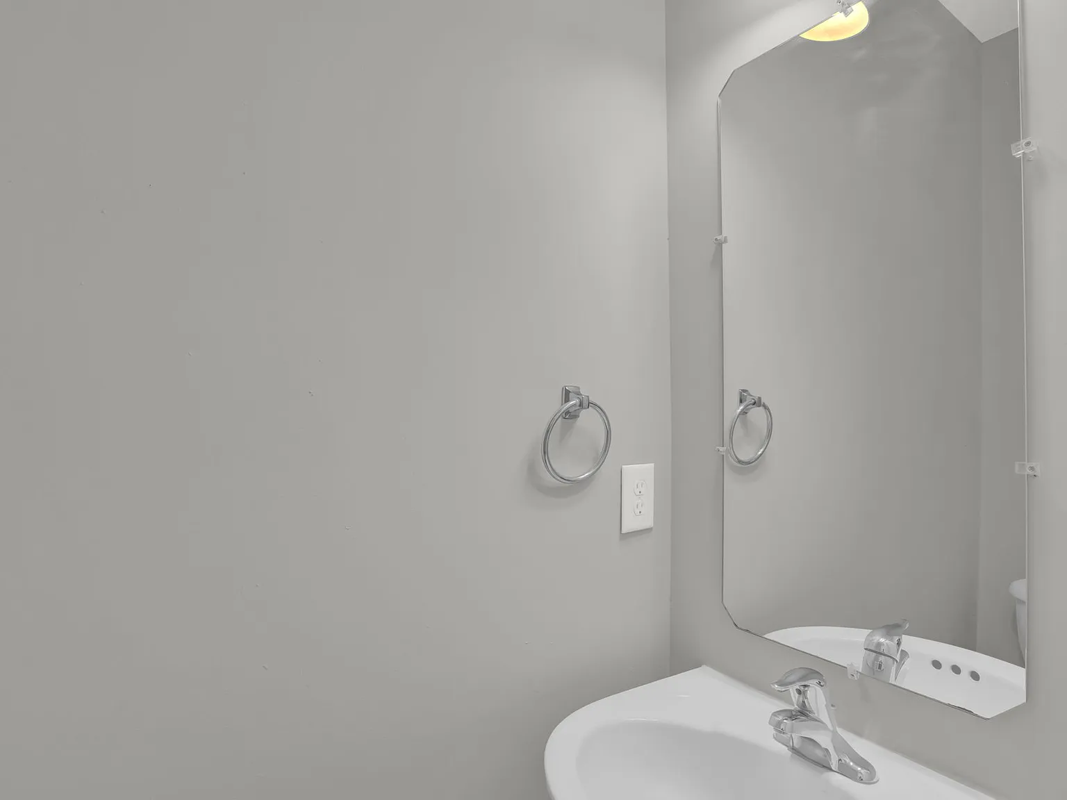 209 Kellerhis Dr — Photo 1