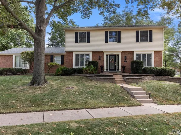 15510 Summerridge Dr, Chesterfield, MO 63017