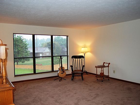2nd image of 60 Windsor Dr