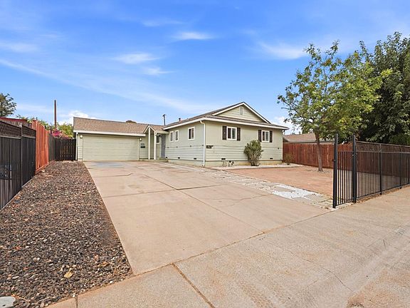 3rd image of 8961 Rosetta Cir