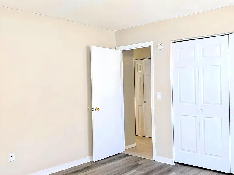 1077 Van Dyke St #106 — Photo 10