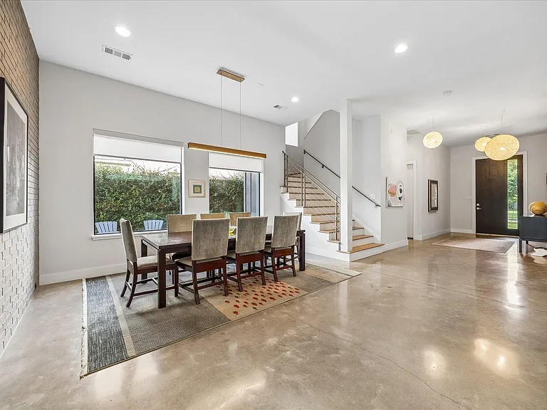 4532 Sunburst St — Photo 3