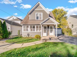 216 Howard St #1/2, Geneva, IL 60134