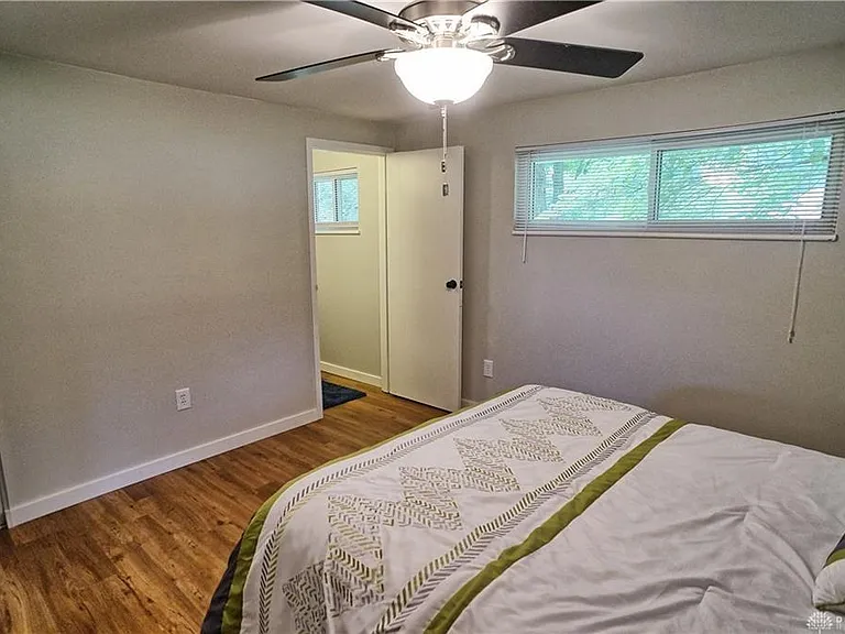 110 W Spring Valley Pike — Photo 10