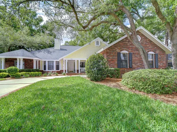 124 Barrington Dr, Brandon, FL 33511
