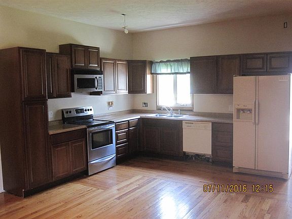 3rd image of 204 N 1st St