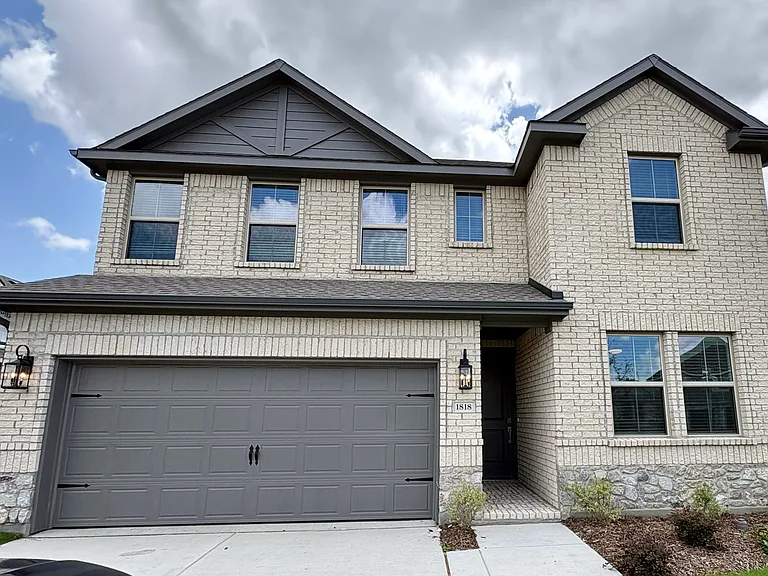 1818 Bachman Ln — Photo 2